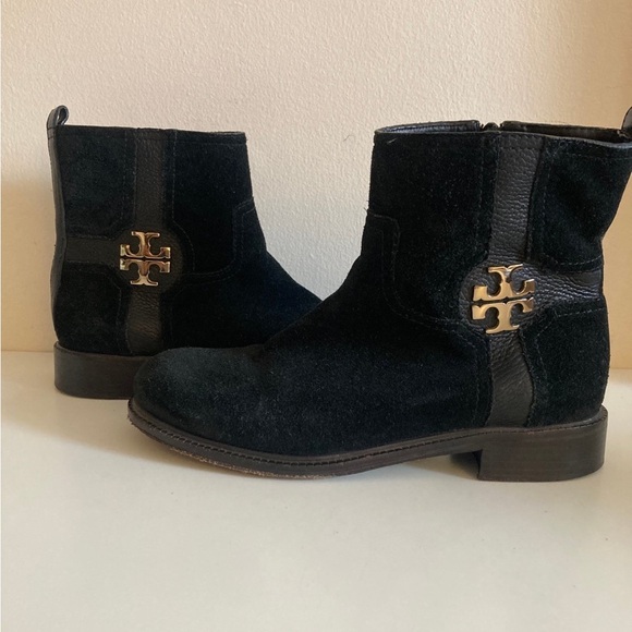 Tory Burch Shoes - Tory Burch Black Leather Detail
